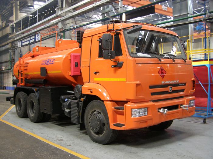 Автотопливозаправщик НЕФАЗ 6606