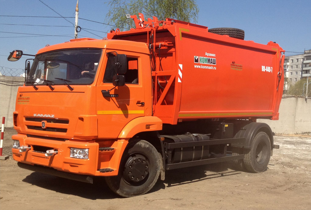 Мусоровоз с боковой загрузкой КО 440-7